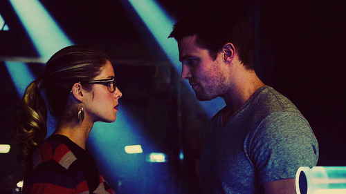  Oliver and Felicity in 1x21