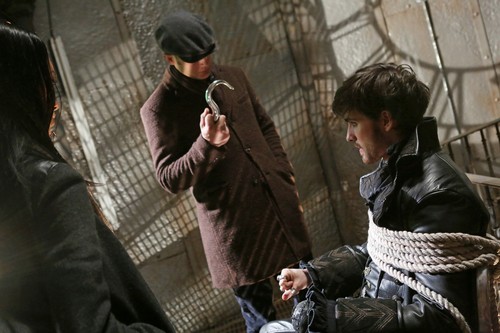  Once Upon a Time - Episode 2.20 - The Evil Queen