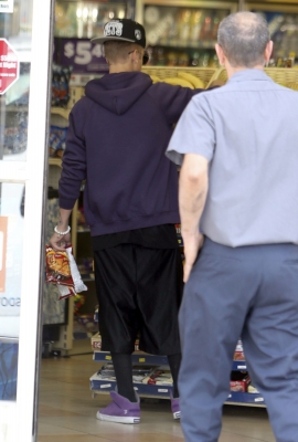 [May 16] Goes to AmPm with Lil Twist