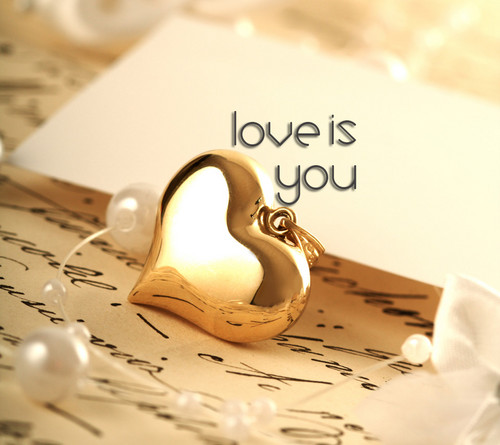  Love Is u
