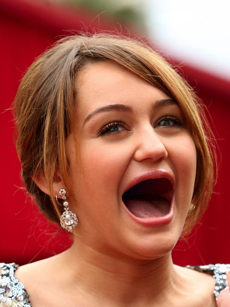 Miley Cyrus with NO TEETH!! - Funny Celebrity Moments Photo (34425349) -  Fanpop - Page 2