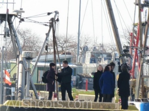  OUAT 2x22 Finale BTS Photos-'Cast On Hook's Ship!'