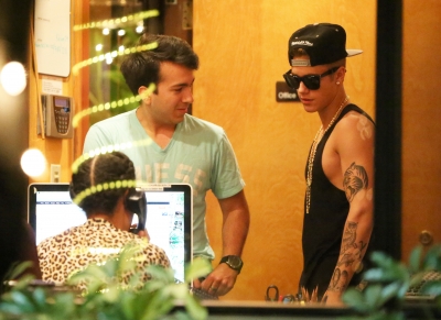 05.16.2013 Justin Brings His “Guns” To The Same Studio As Miley Cyrus