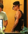 05.16.2013 Justin Brings His “Guns” To The Same Studio As Miley Cyrus - justin-bieber photo