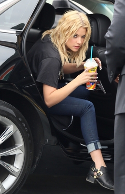  Arriving at 7-Eleven in Los Angeles (May 22nd, 2013)