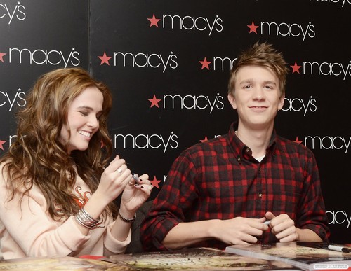  Meet and Greet at Macy's in 체리 Hill, New Jersey (January 22, 2013)