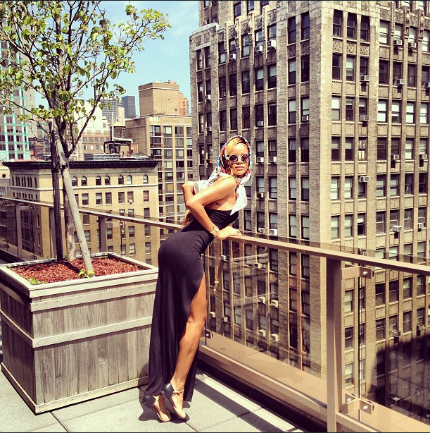 Rihanna - Heading to a photo shoot in NYC - September 10 