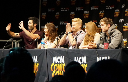  Teen بھیڑیا Cast at the London MCM Expo [5.25.13]