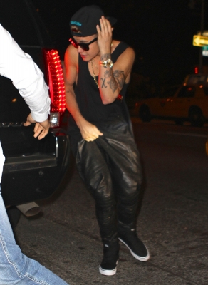  05.29.2013 Justin spotted with Marafiki partying in New York