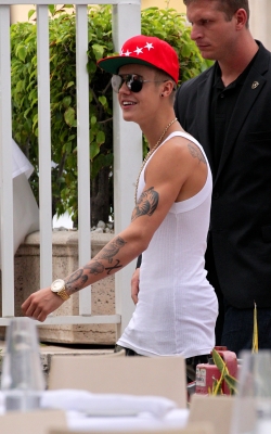  06.02.2013 Justin At Miami strand +Random