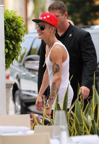 06.02.2013 Justin At Miami Beach +Random