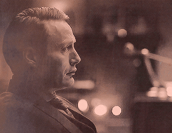  1x11 “Rôti” → doctor Hannibal Lecter
