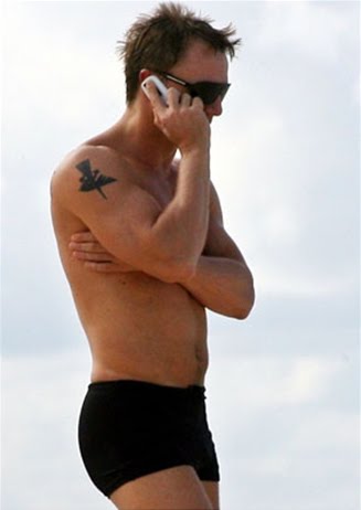  Daniel Craig With condor Tattoo
