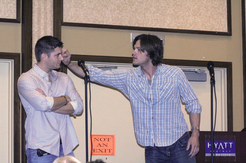 Salute to Supernatural Chicago Con(2007)