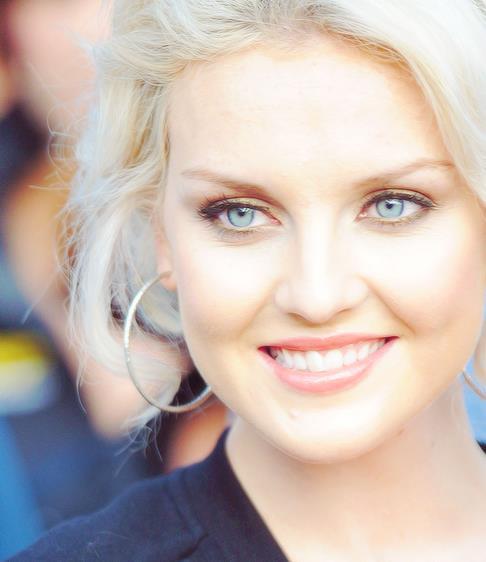 http://images6.fanpop.com/image/photos/34700000/Pretty-Perrie-perrie-edwards-34745031-486-562.jpg