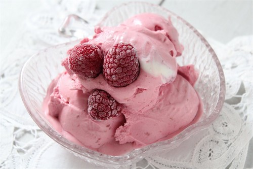  Red रसभरी, रास्पबेरी आइस क्रीम