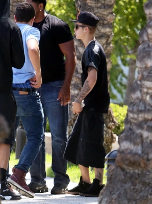  06.19.2013 Justin Gets Ready To Board A Private Jet In Burbank