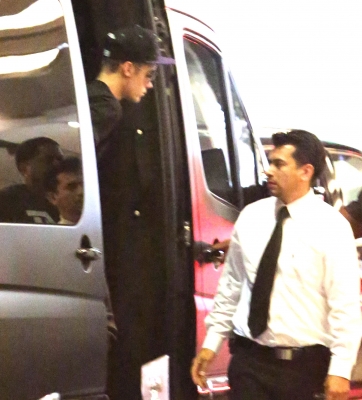  06.29.2013 Justin Arriving At His Hotel In Las Vegas