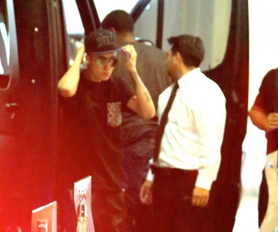 06.29.2013 Justin Arriving At His Hotel In Las Vegas