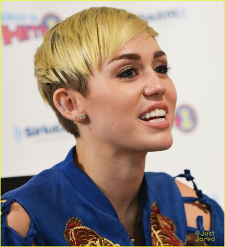  Cool Miley !
