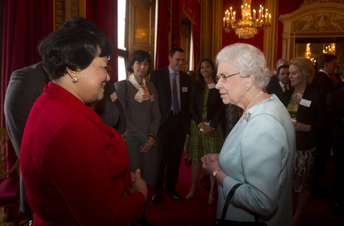  Queen Elizabeth II Hosts a Reception in Londra
