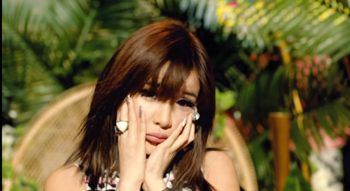  2NE1 - Falling in 愛 M/V screencaps