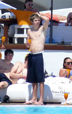  July 7th - Niall Horan At Ocean spiaggia Club In Marbella, Spain