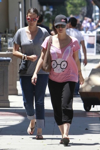 Kaley goes to lunch with a friend in LA