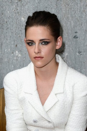  Kristen at the 2013 Chanel Couture Fashion 显示 in Paris,France