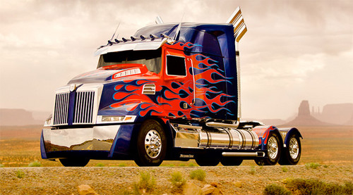  Optimus Prime (Vehicle Form)