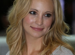  Candice at Comic Con 2013 - Booth Signing