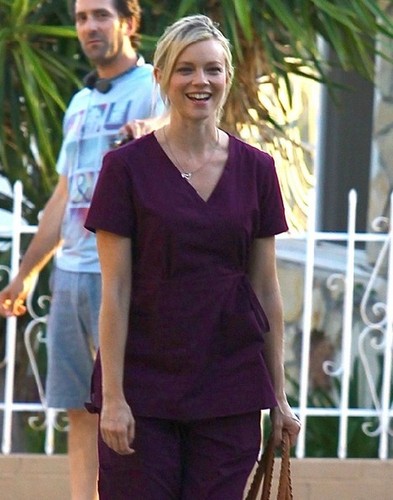  Amy Smart becomes golden goddess after arriving at a Hollywood salon with straggly July 10, 2013