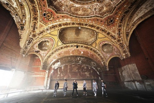  B.A.P's group teaser Bilder for 'Badman'