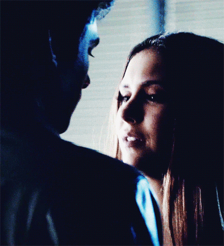  Damon&Elena किस