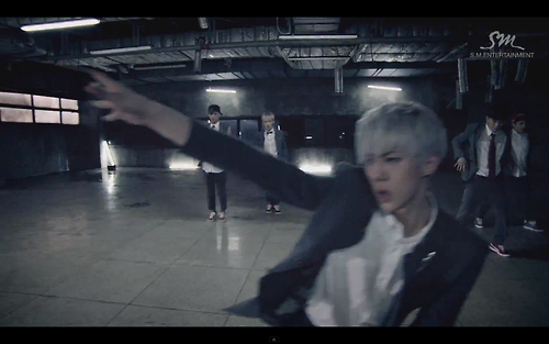  EXO ~ 'Growl' MV