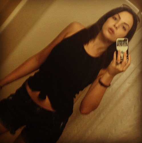 Elizabeth Gillies new instagram foto