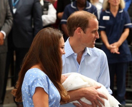  Kate Middleton and Prince William Показать Off Their Baby