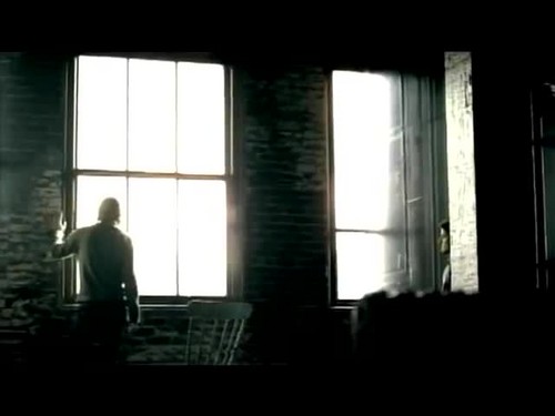  Nickelback - Savin Me {Music Video}
