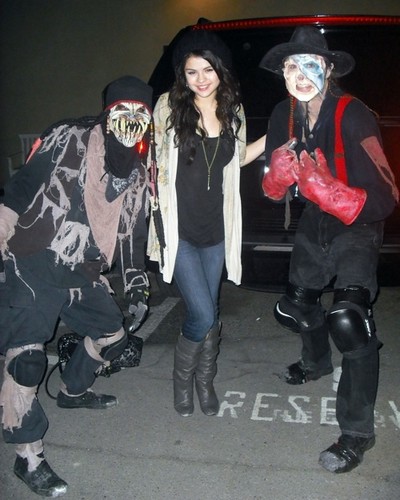  Selena at Knott's Scary Farm