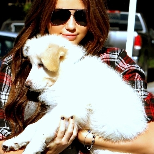 Cuty Miley with her dog !!
