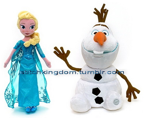  Disney’s nagyelo Elsa and Olaf plush from Disney Store