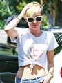 Miley on 4 aug at L.A - miley-cyrus photo