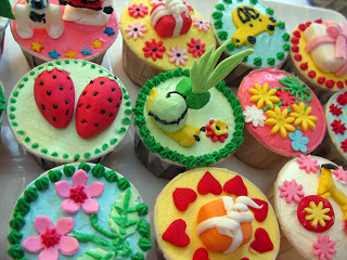  Colourful petit gâteau, cupcake