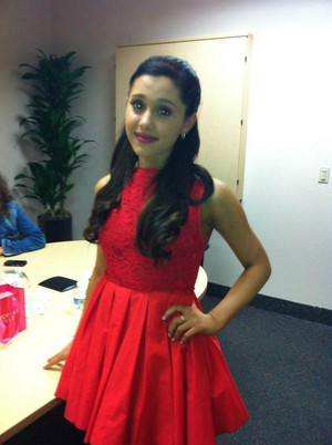 I love Ariana! <3