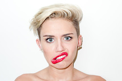  Miley’s 2013 New photoshoot por Terry Richardson