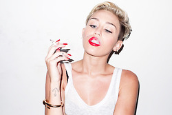  Miley’s 2013 New photoshoot kwa Terry Richardson