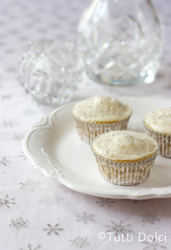  White cupcake, kek cawan