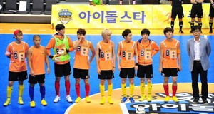  130903 Woohyun & Hoya – MBC Idol bintang Athletics Archery Championship Official foto