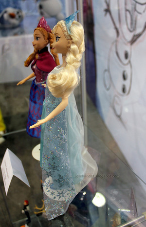  Elsa and Anna 玩偶