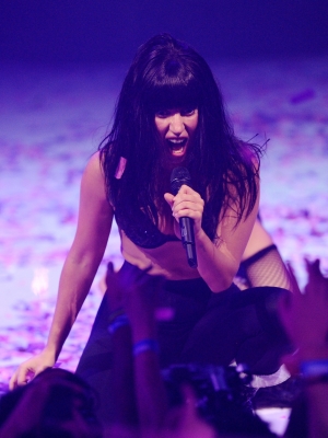  Gaga performing at the 2013 iTunes Festival in Лондон